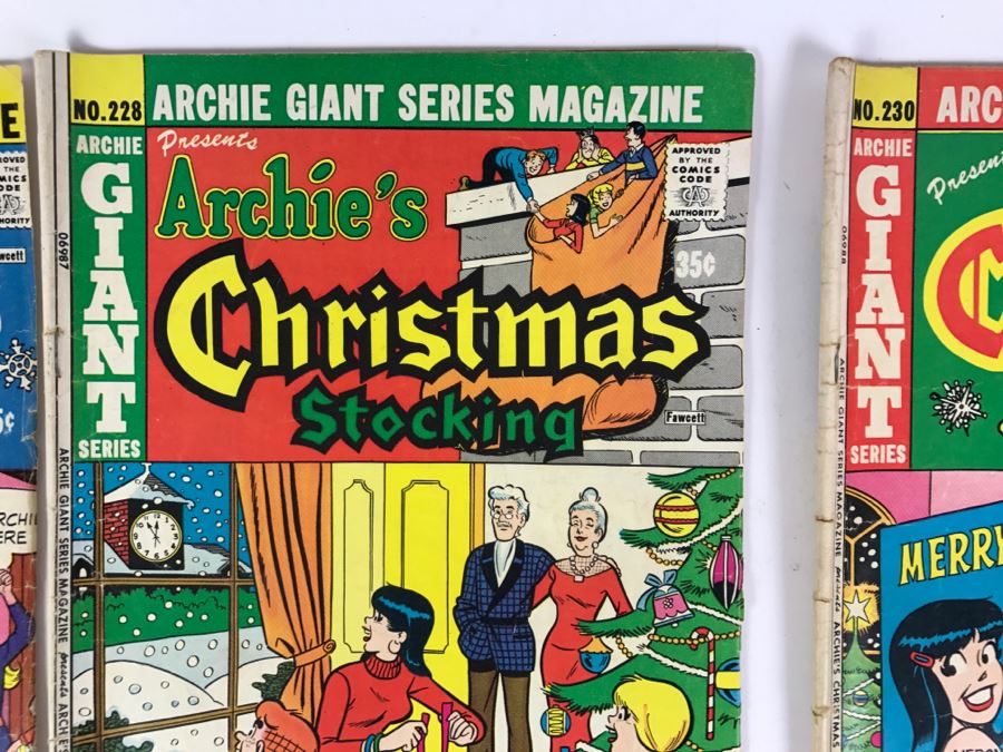 Archie's Christmas Stocking #144, 228, 240, 452 And Archie's Christmas Love-In #218, 230, 242, 454 Comic Books [Photo 5]