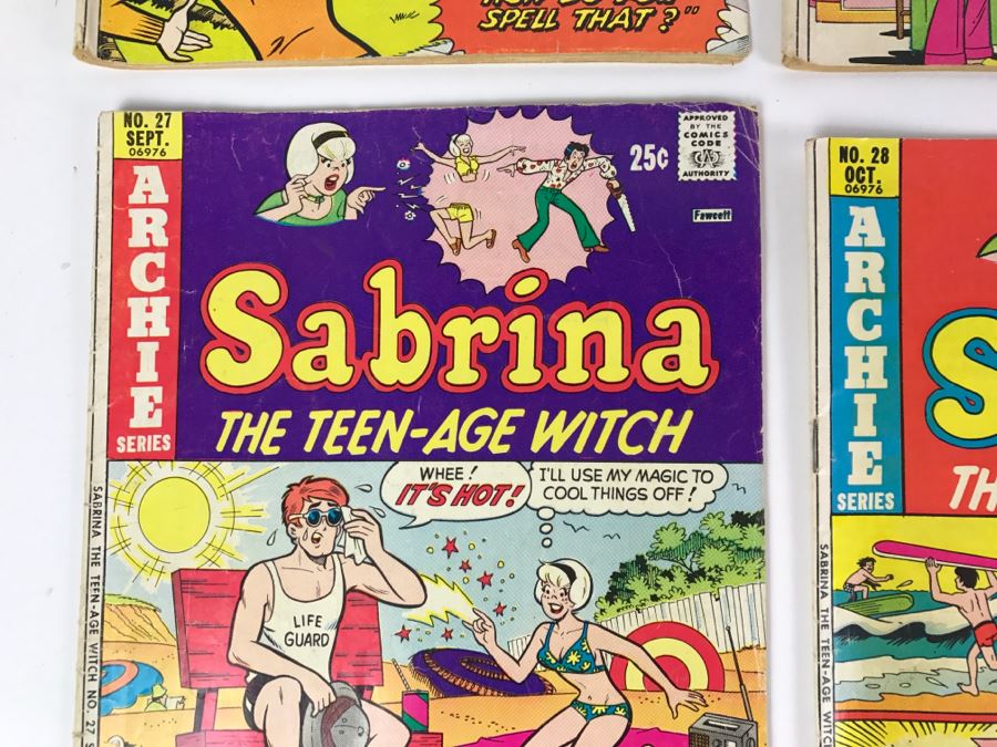 (11) Sabrina The Teen-Age Witch #16, 17, 19, 22, 24, 25, 27, 28, 29 Sabrina's Christmas Magic #231, 243 Comic Books [Photo 11]