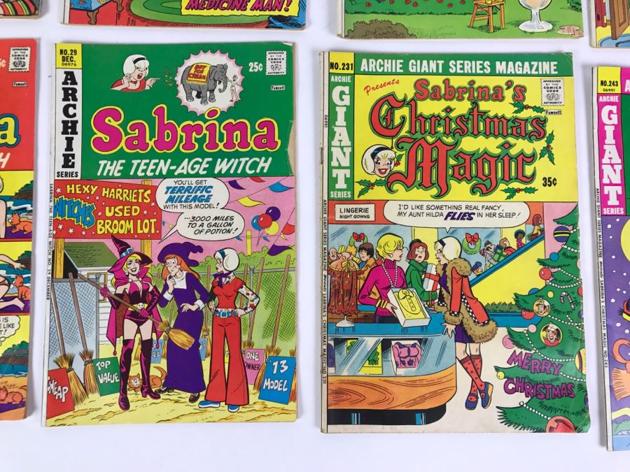 (11) Sabrina The Teen-Age Witch #16, 17, 19, 22, 24, 25, 27, 28, 29 Sabrina's Christmas Magic #231, 243 Comic Books [Photo 12]