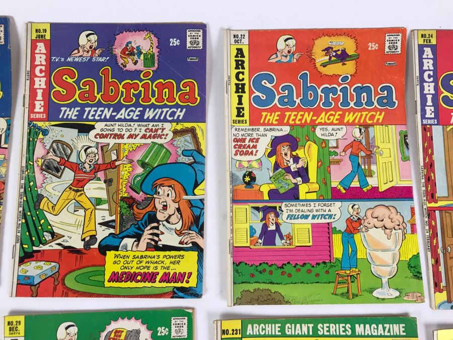 (11) Sabrina The Teen-Age Witch #16, 17, 19, 22, 24, 25, 27, 28, 29 Sabrina's Christmas Magic #231, 243 Comic Books [Photo 4]