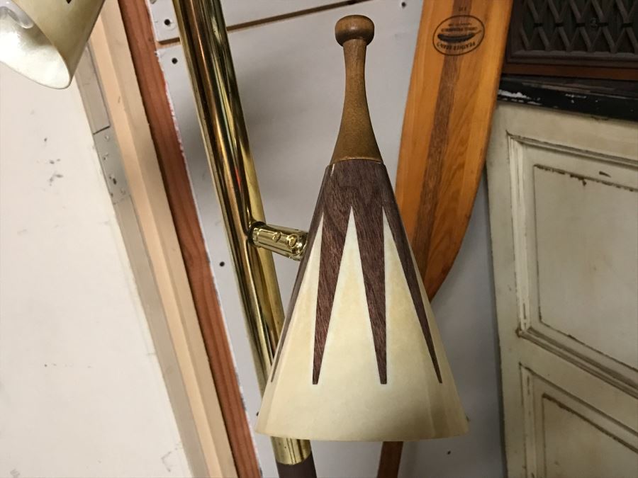 Cool Mid-Century Modern Pole Lamp In Great Condition 3-Way - 8.5' X 16' [Photo 9]