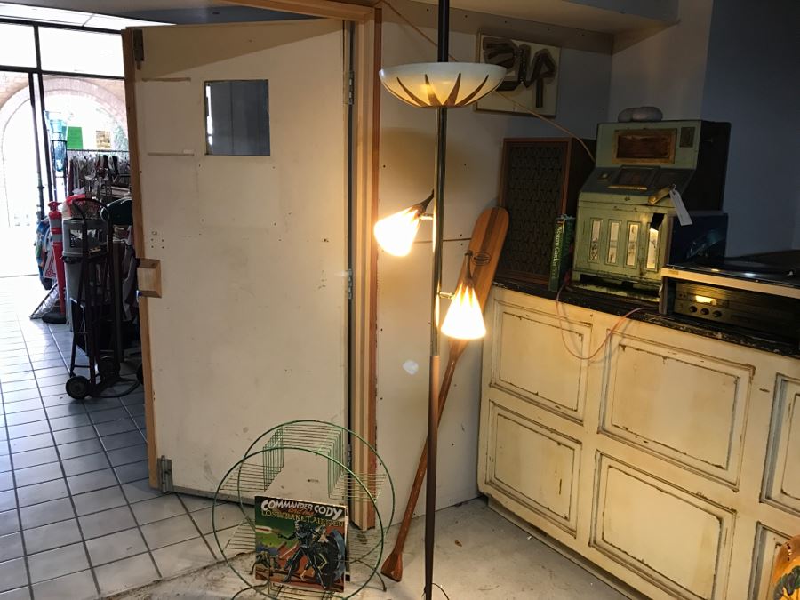 Cool Mid-Century Modern Pole Lamp In Great Condition 3-Way - 8.5' X 16' [Photo 5]