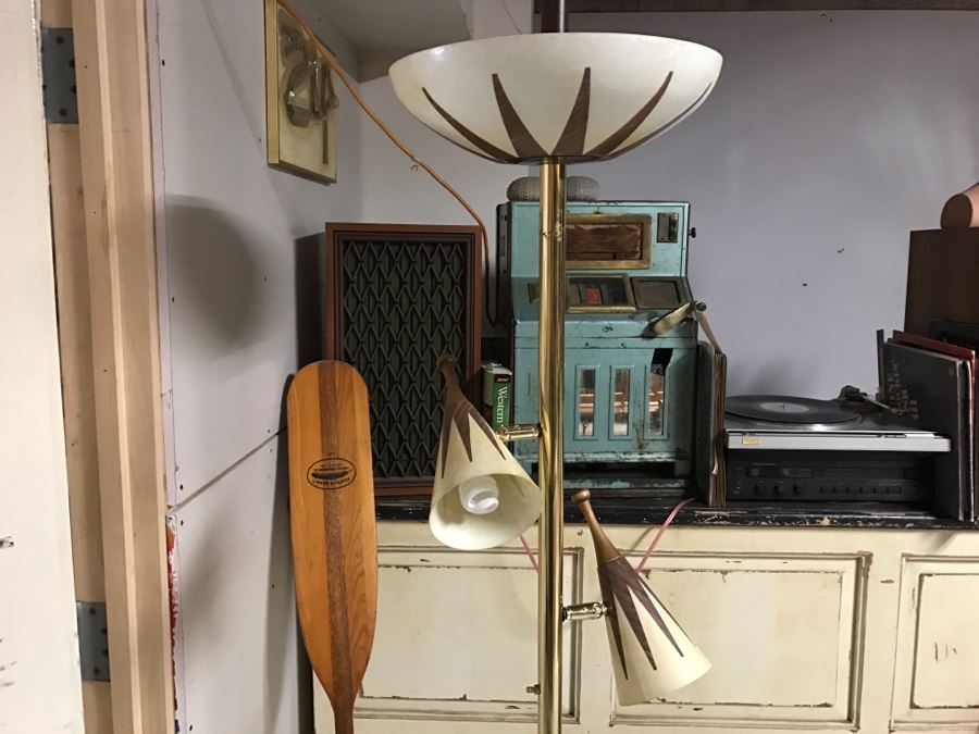 Cool Mid-Century Modern Pole Lamp In Great Condition 3-Way - 8.5' X 16' [Photo 6]