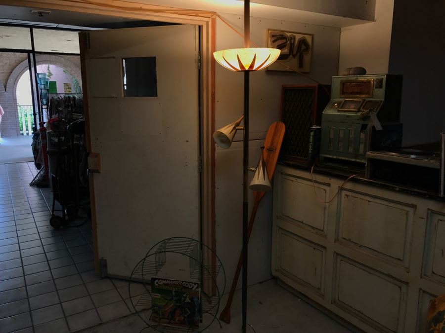 Cool Mid-Century Modern Pole Lamp In Great Condition 3-Way - 8.5' X 16' [Photo 4]