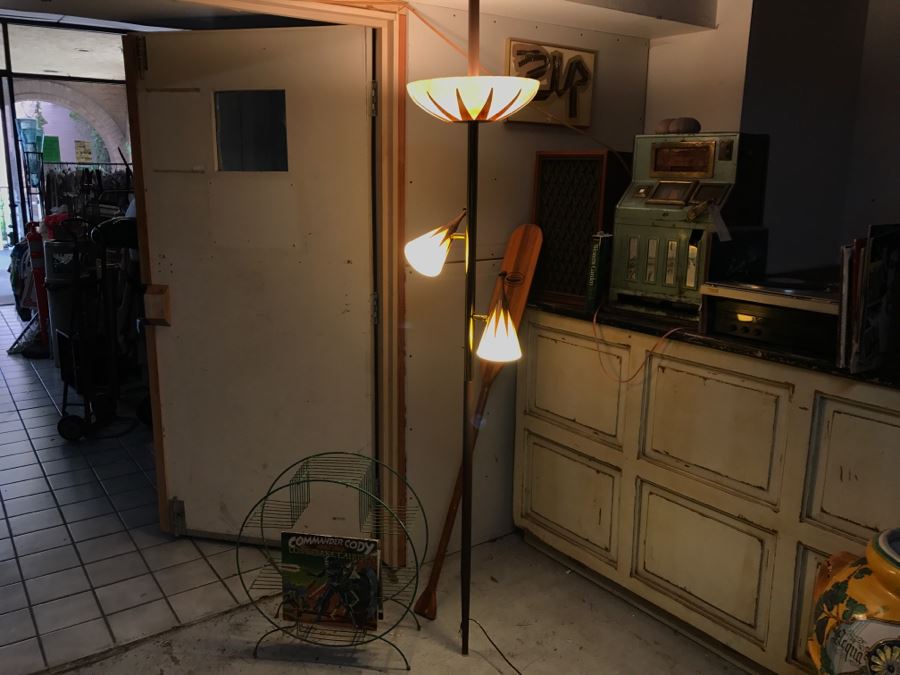 Cool Mid-Century Modern Pole Lamp In Great Condition 3-Way - 8.5' X 16' [Photo 3]