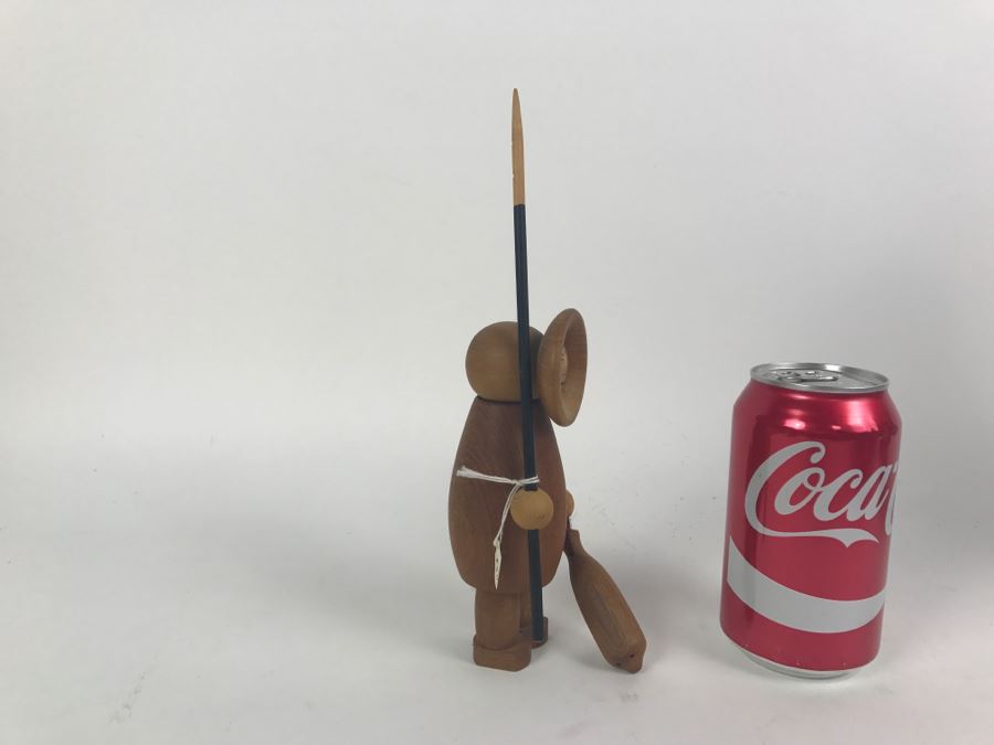 Vintage Wooden Eskimo Doll [Photo 4]