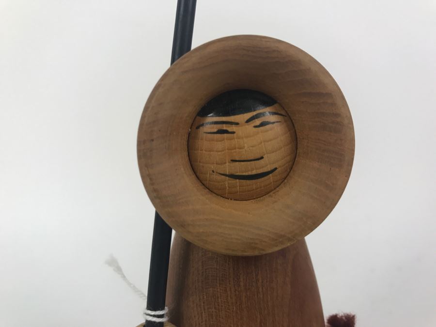 Vintage Wooden Eskimo Doll [Photo 3]