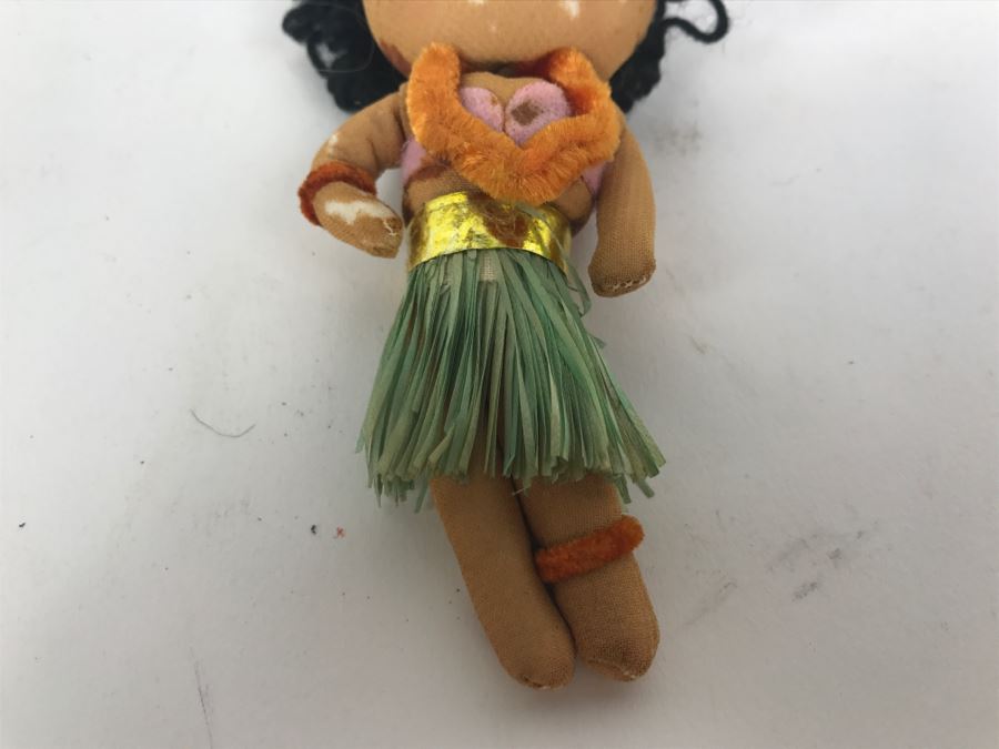 Small Vintage Hawaiian Doll [Photo 4]