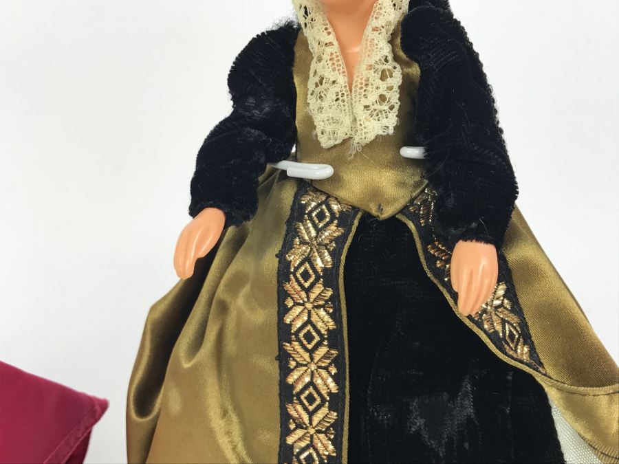 Pair Of Vintage English Dolls [Photo 4]