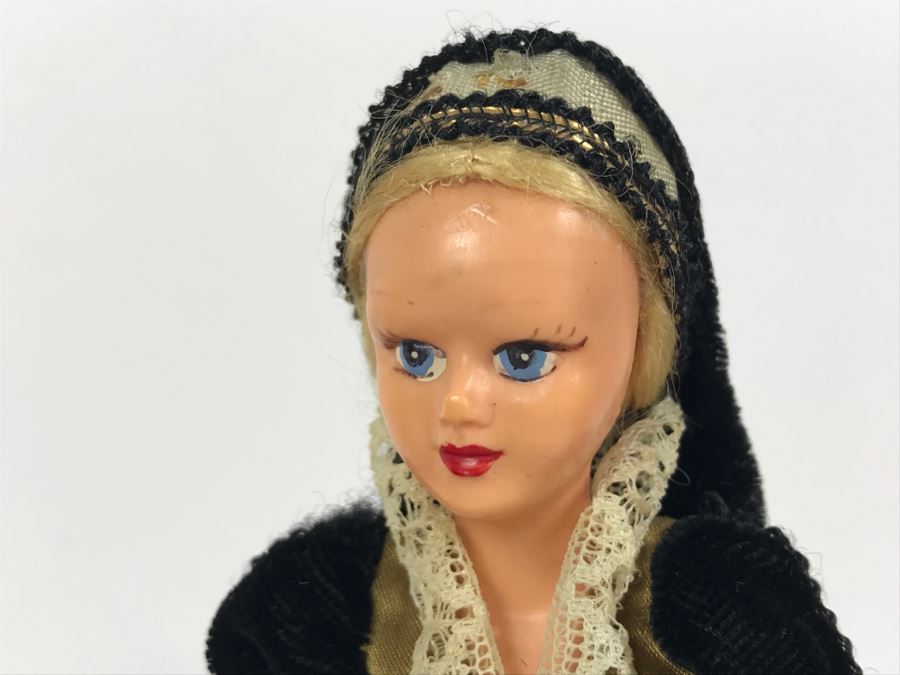 Pair Of Vintage English Dolls [Photo 3]