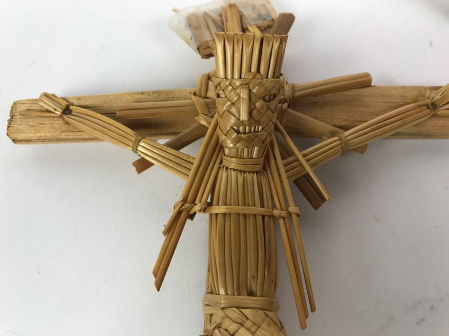 Vintage Straw Crucifix Doll [Photo 2]