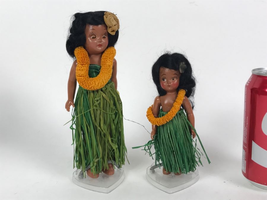 Pair Of Vintage Hawaiian Hula Girl Dolls [Photo 1]