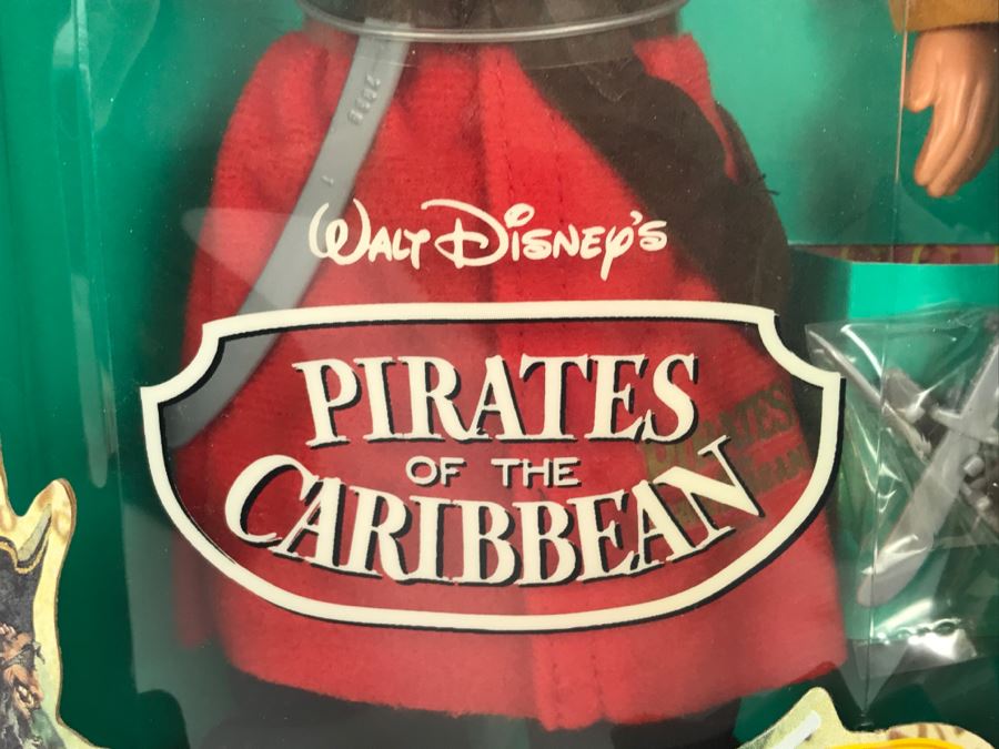 Walt Disney's Pirates Of The Caribbean Action Figure Doll Captain Mattel 10258 1993 [Photo 4]