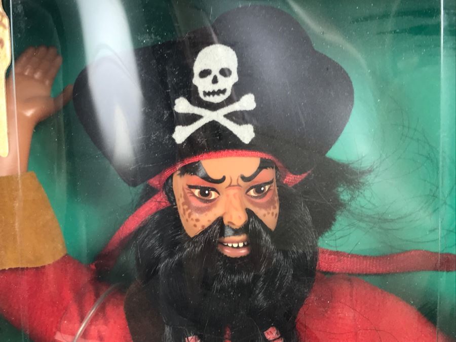 Walt Disney's Pirates Of The Caribbean Action Figure Doll Captain Mattel 10258 1993 [Photo 3]