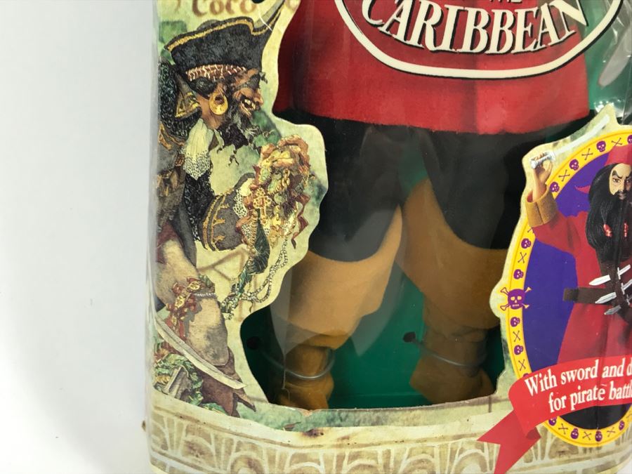 Walt Disney's Pirates Of The Caribbean Action Figure Doll Captain Mattel 10258 1993 [Photo 7]