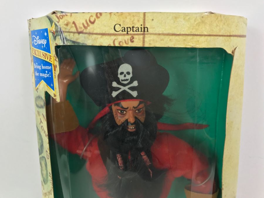 Walt Disney's Pirates Of The Caribbean Action Figure Doll Captain Mattel 10258 1993 [Photo 2]