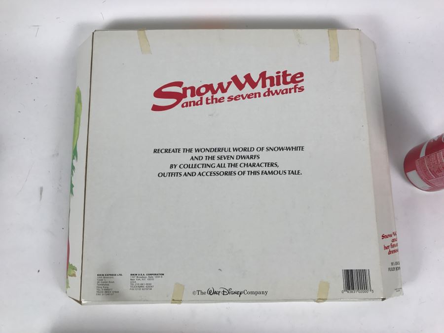 Vintage Snow White And The Seven Dwarfs Doll With Clothes New In Box [Photo 4]