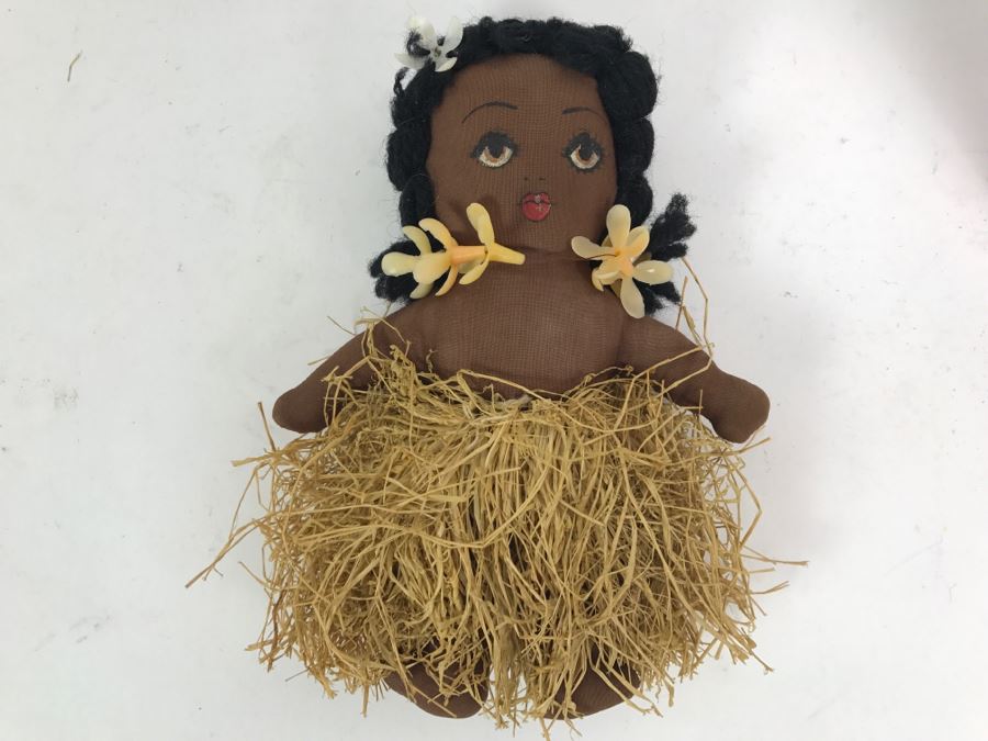 Small Vintage Hawaiian Doll [Photo 2]