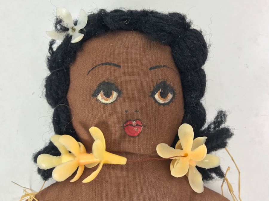 Small Vintage Hawaiian Doll [Photo 3]
