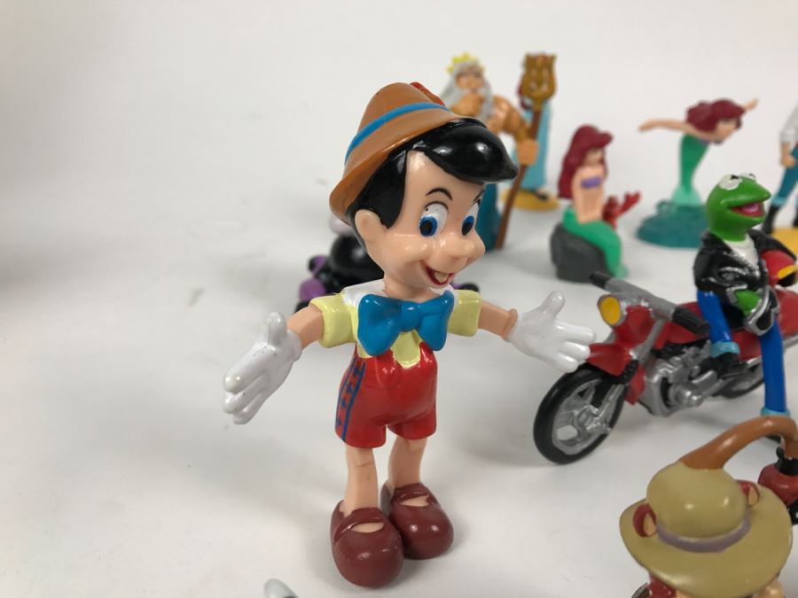 Large Collection Of Various Figurines Including Walt Disney [Photo 4]