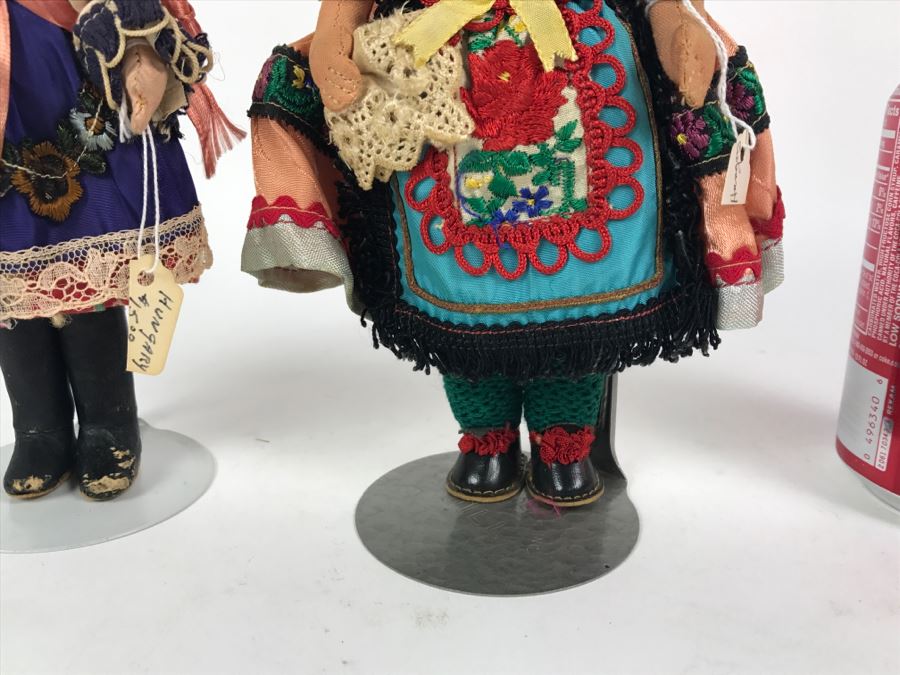 Pair Of Vintage Hungarian Dolls [Photo 9]