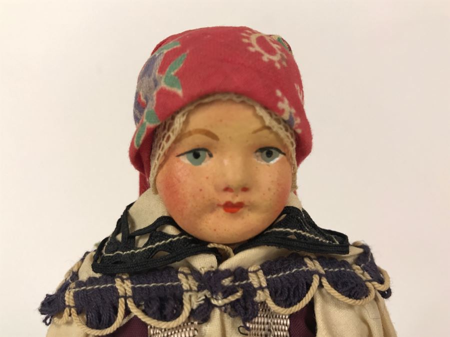 Pair Of Vintage Hungarian Dolls [Photo 2]