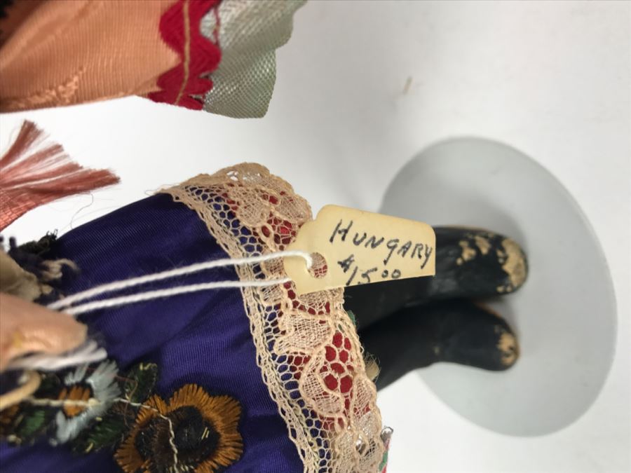 Pair Of Vintage Hungarian Dolls [Photo 5]