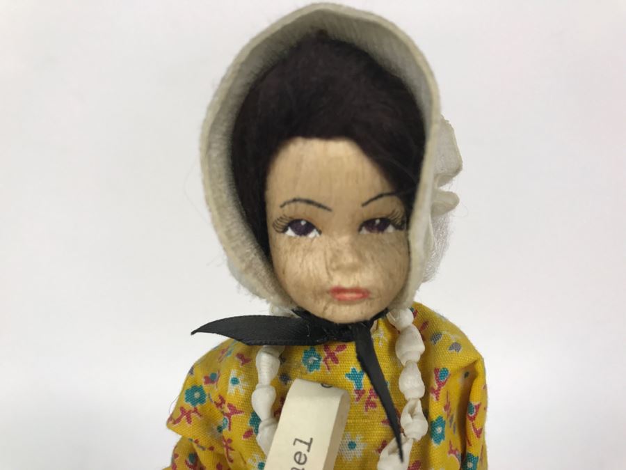 Vintage Hawaiian Makaleka Doll [Photo 3]