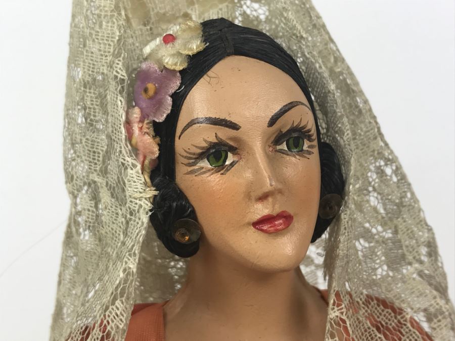 Pair Of His And Her International Dolls [Photo 4]