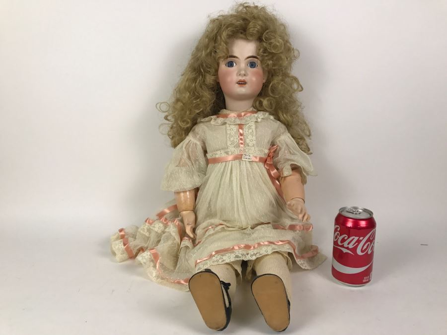 Large TETE JUMEAU Highly Collectible Gorgeous French Doll [Photo 1]