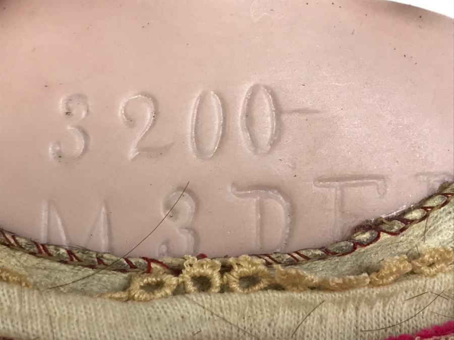 Gorgeous Vintage Doll Believed To Be ARMAND MARSEILLE Germany 3200 M3DEP? Leather Cloth Body And Detailed Sword And Costume [Photo 21]