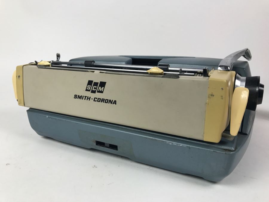 Smith-Corona Galaxie Deluxe Blue Typewriter With Case [Photo 11]