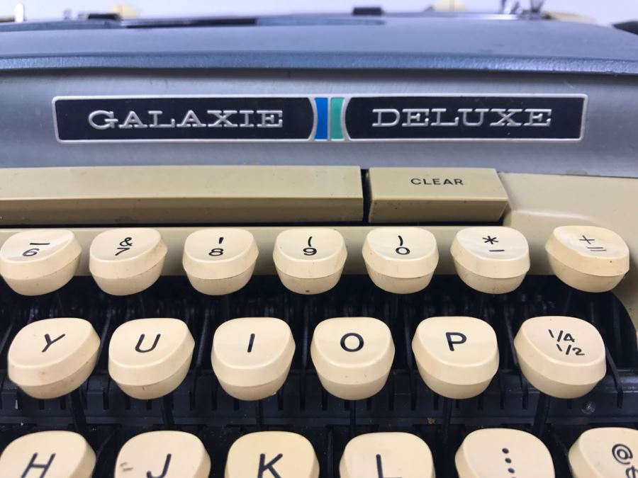 Smith-Corona Galaxie Deluxe Blue Typewriter With Case [Photo 7]