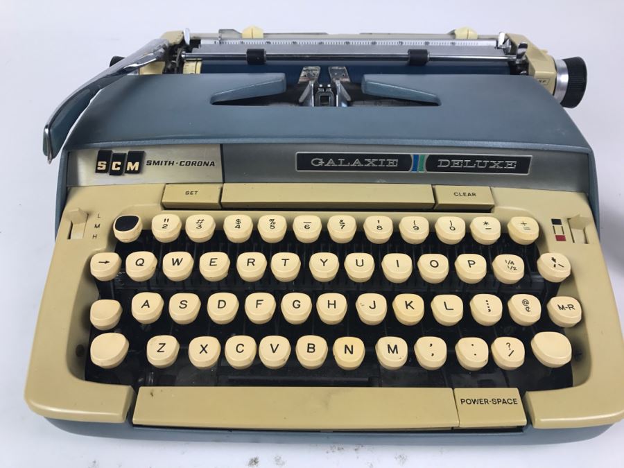 Smith-Corona Galaxie Deluxe Blue Typewriter With Case [Photo 6]