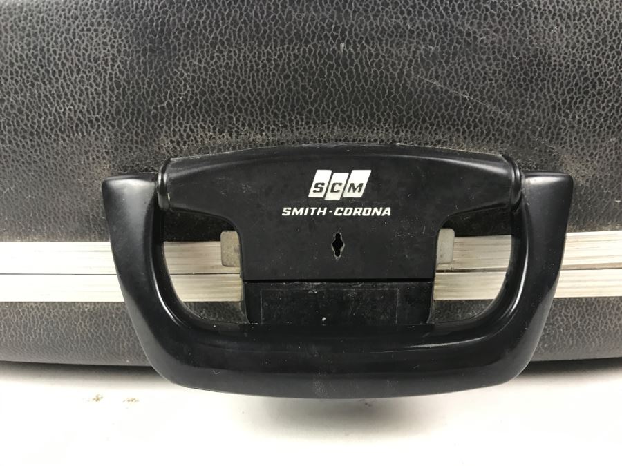 Smith-Corona Galaxie Deluxe Blue Typewriter With Case [Photo 3]