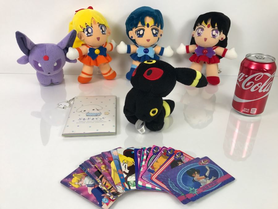 Sailor Moon Trading Cards, (3) Sailor Moon Plush Toys, (2) Pokemon Plush Toys And Japanese Organizer Mamaja Naiyo.Konaideyo [Photo 1]
