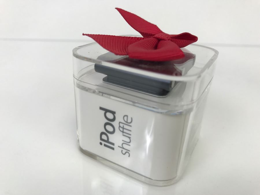 Apple iPod Shuffle 2GB MD779LL/A New In Box [Photo 1]