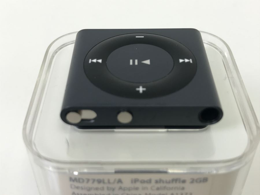 Apple iPod Shuffle 2GB MD779LL/A New In Box [Photo 7]