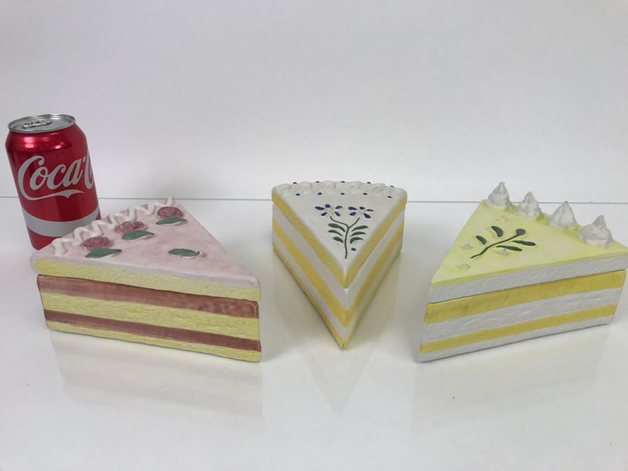 Set Of (3) Vietri Italian Covered Dishes In Form Of Cake Slice