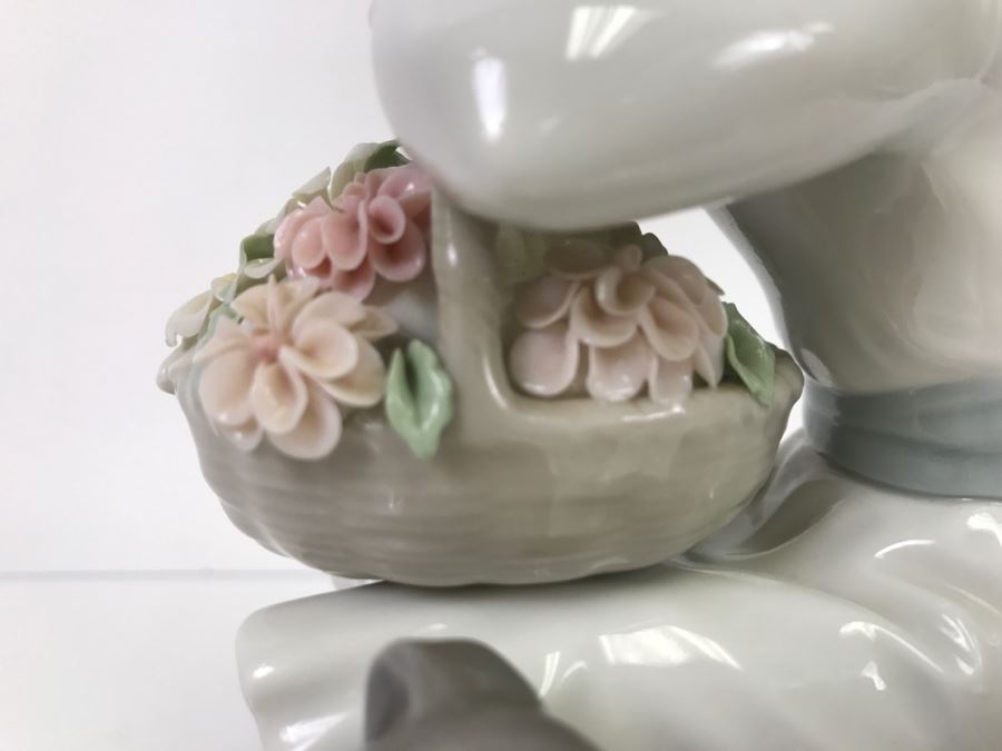 Lladro Figurine Girl With Basket And Dog [Photo 7]