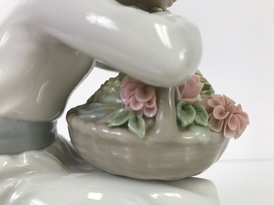 Lladro Figurine Girl With Basket And Dog [Photo 11]
