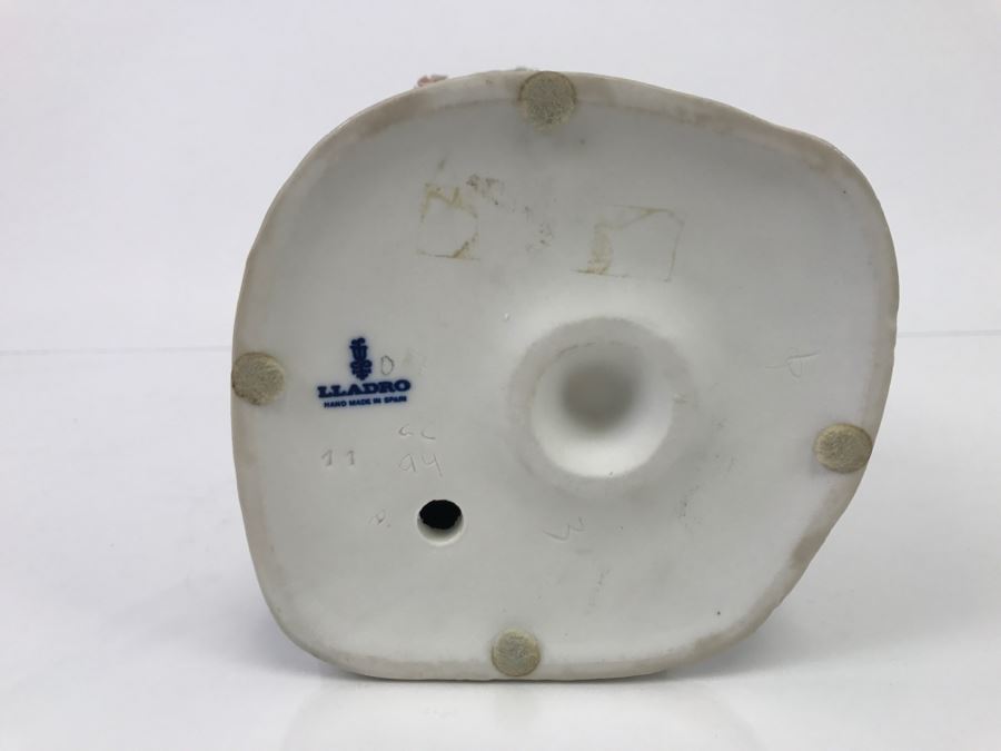 Lladro Figurine Girl With Basket And Dog [Photo 12]