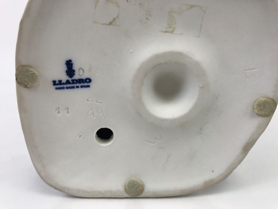 Lladro Figurine Girl With Basket And Dog [Photo 14]