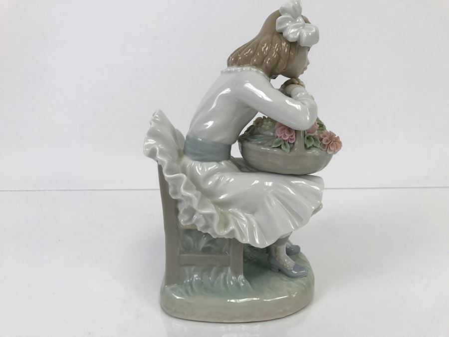 Lladro Figurine Girl With Basket And Dog [Photo 10]