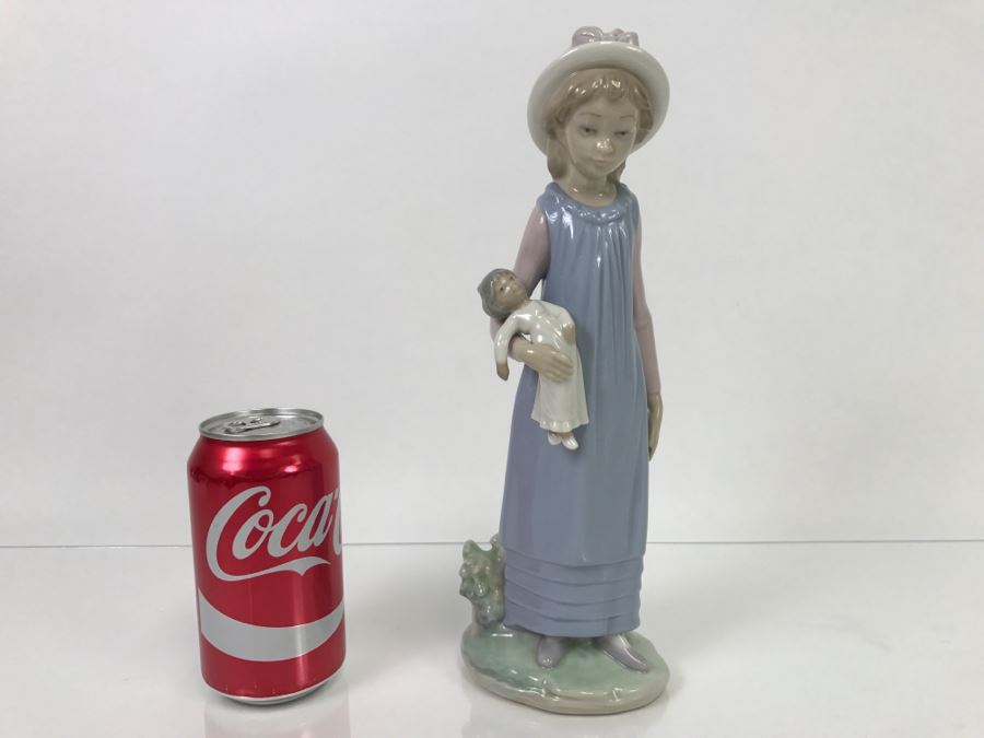Lladro Figurine Standing Girl Holding Doll [Photo 1]