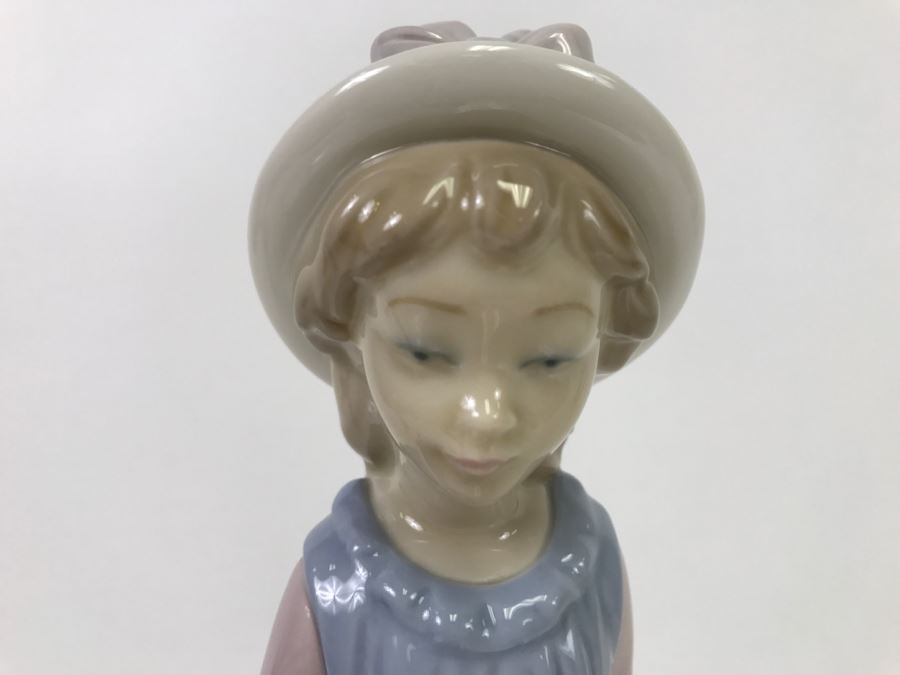 Lladro Figurine Standing Girl Holding Doll [Photo 3]