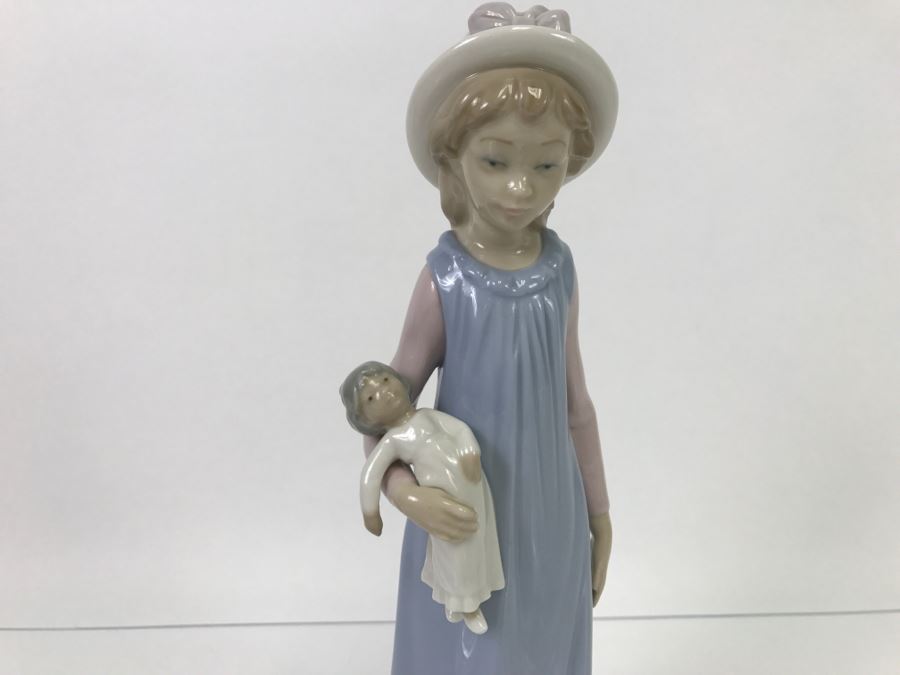 Lladro Figurine Standing Girl Holding Doll [Photo 2]