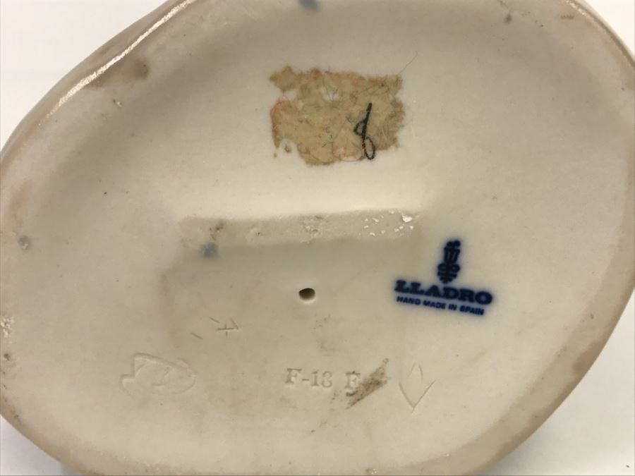 Lladro Figurine Standing Girl Holding Doll [Photo 12]