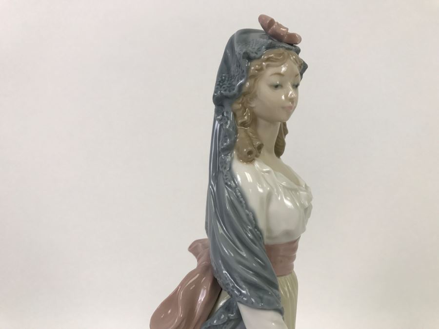 Lladro Figurine Standing Woman [Photo 6]