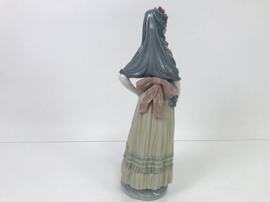 Lladro Figurine Standing Woman [Photo 7]